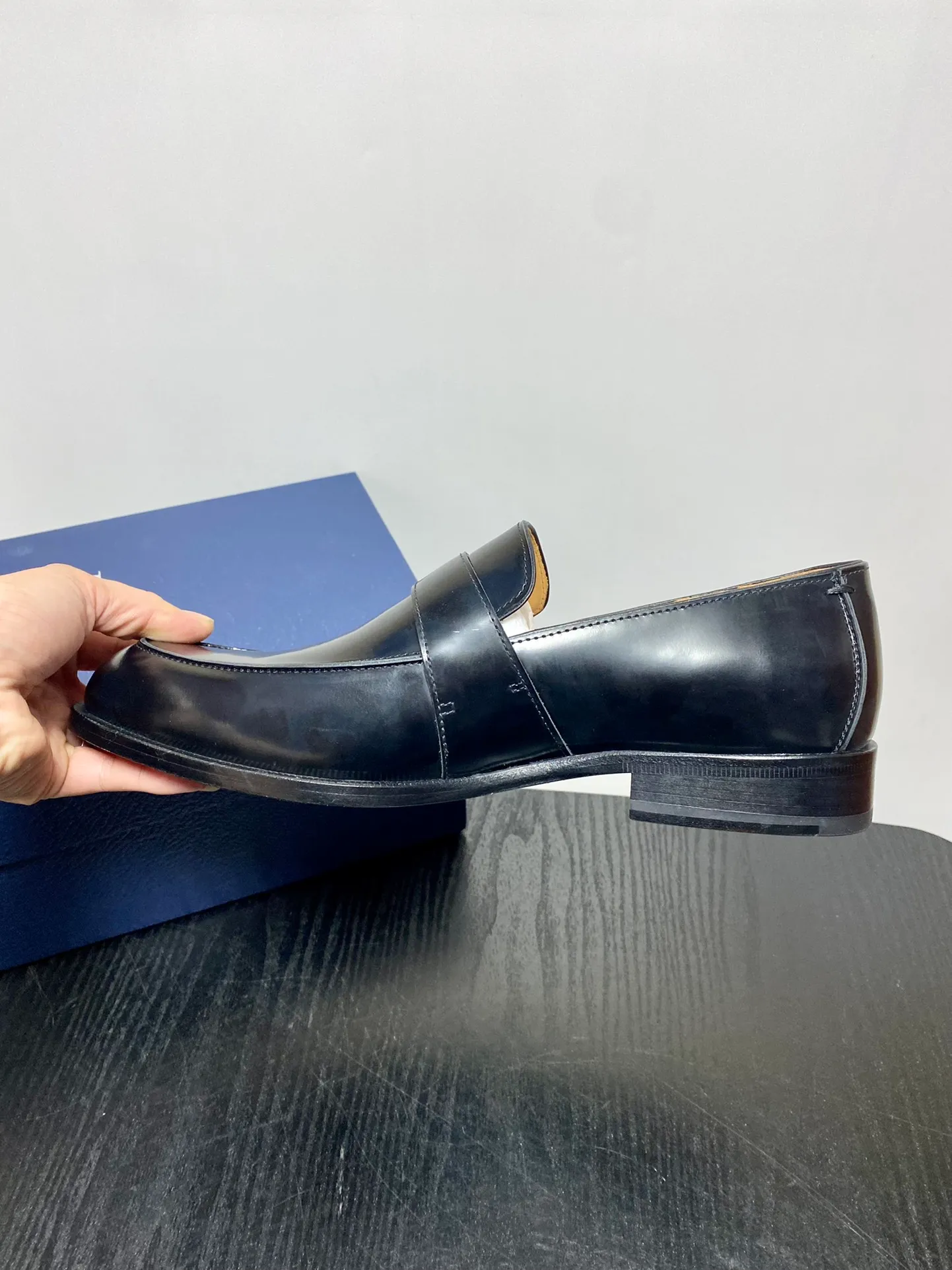 Men's shoes 💰960 Dior Derby shoes | Genuine leather sole formal leather shoes | Carefully crafted with open-edge beaded cowhide | Water-dyed cowhide lining | With classic lace-up closure | Exquisite embossed brand logo on the side | Glossy stacked heel design enhances style | Can be matched with formal or casual looks Size: 39-44 (customized at 38.45.46)